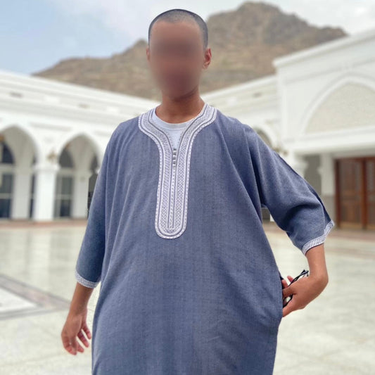 Moroccan gandoura with three-quarter sleeves worn for Taraweeh prayers in a mosque setting