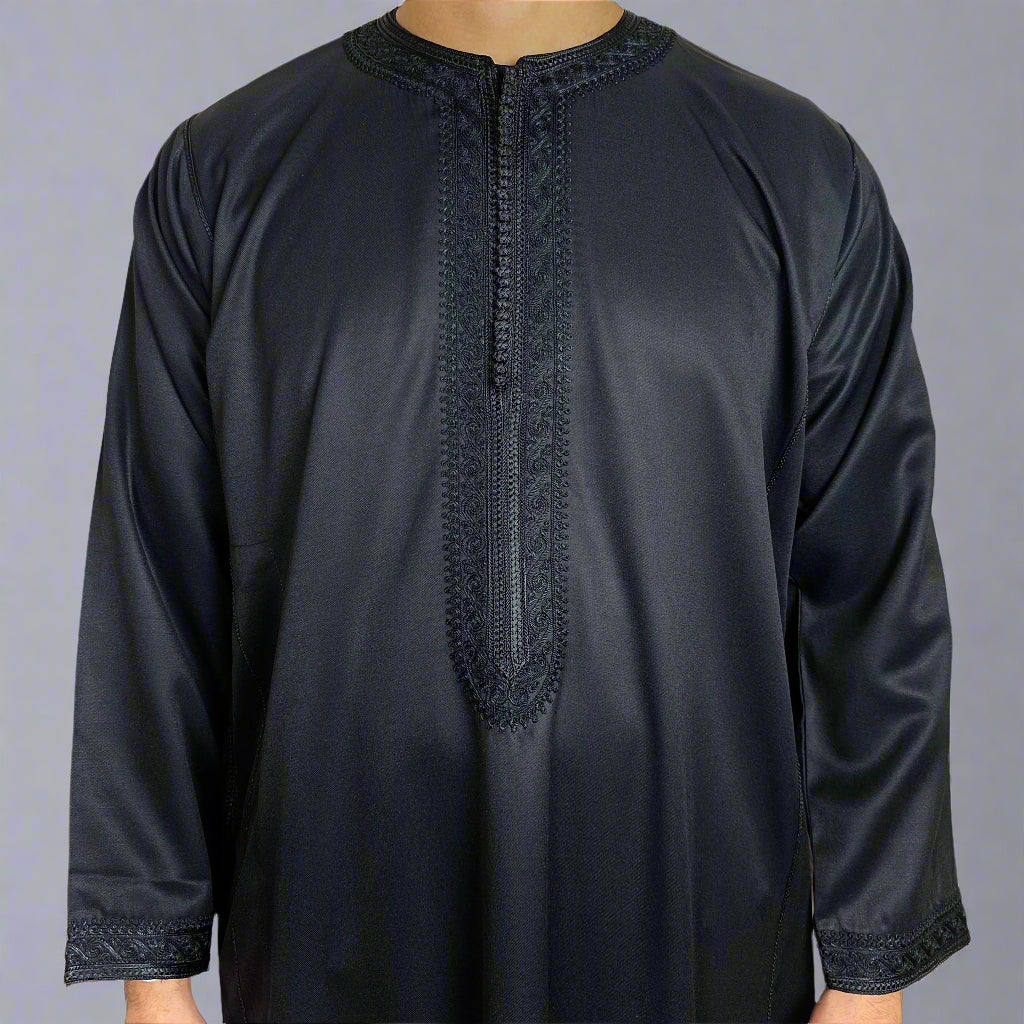 Traditional Black Long Sleeve Moroccan Kaftan for Men. Premium Long Sleeve Moroccan Thobe. Featuring a Zip and 2/Two Pockets