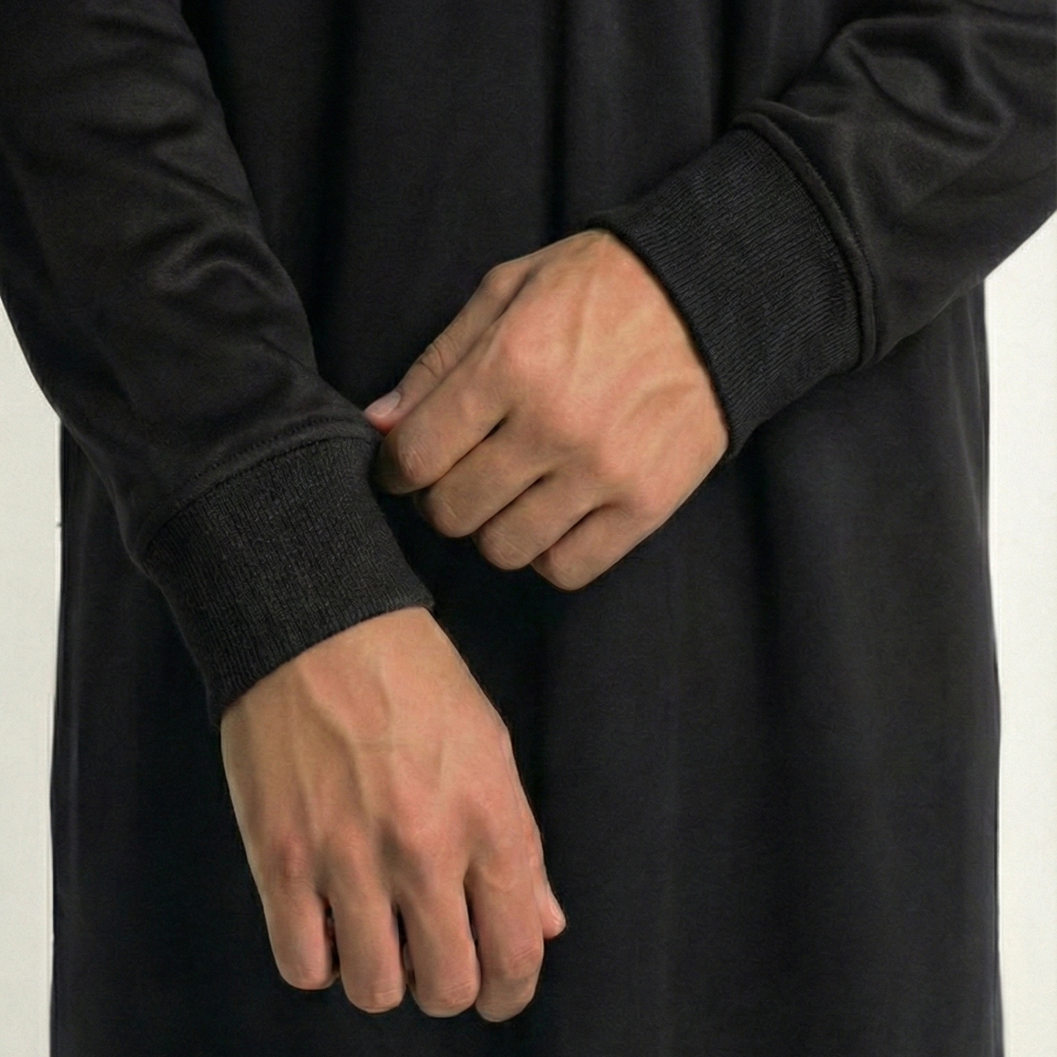 Black hooded thobe with ribbed cuffs